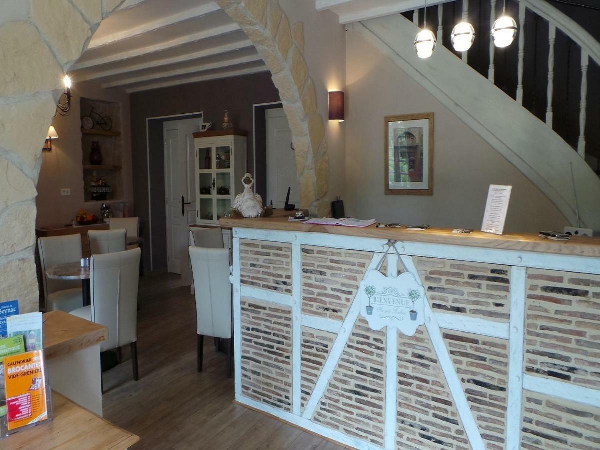 Le Montaigne Acomodação com café da manhã Saint-Alvère Exterior foto